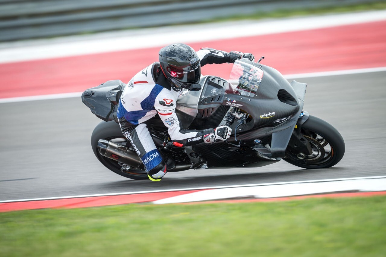 DueruoteTG #238 - Abbiamo guidato in pista la BMW che corre in SBK! 